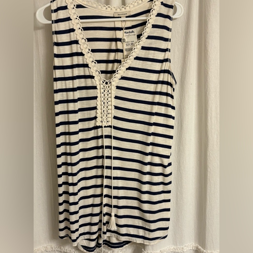 NWT. Sleeveless Summer Top